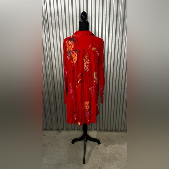 Women’s Free People Red Floral Rayon Flow Designer Long Sleeve Dress Size Large - Picture 2 of 4